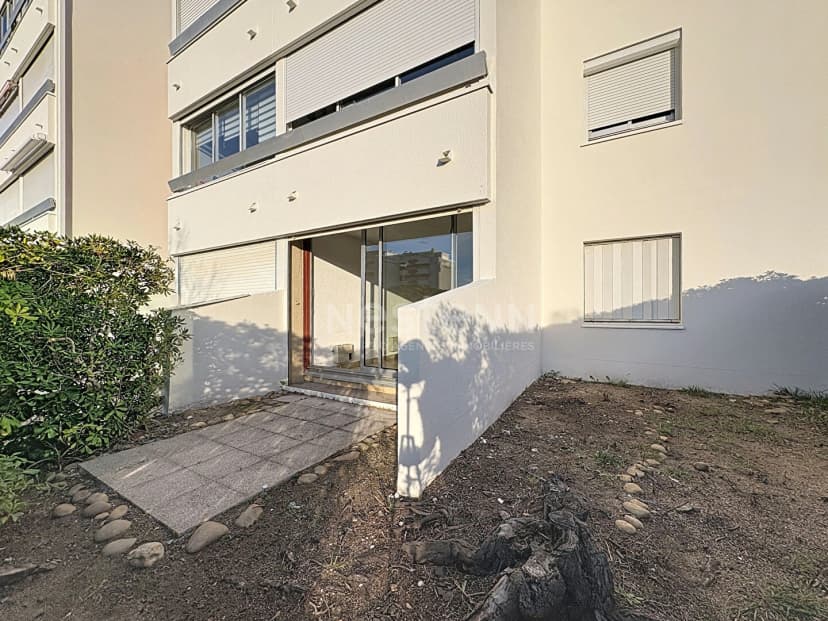 thumbnail of estate's photo