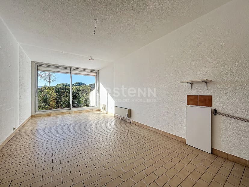 thumbnail of estate's photo