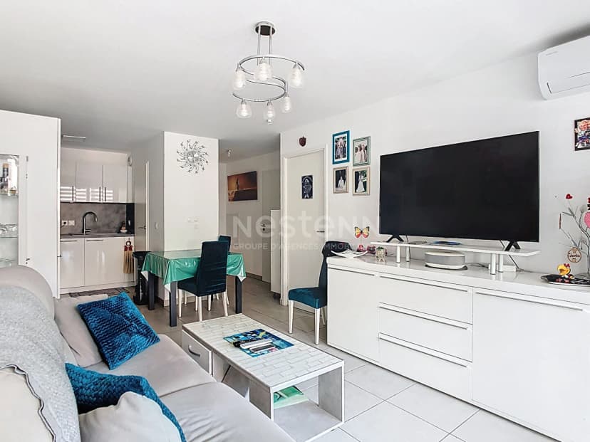 thumbnail of estate's photo