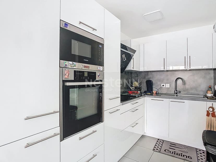 thumbnail of estate's photo