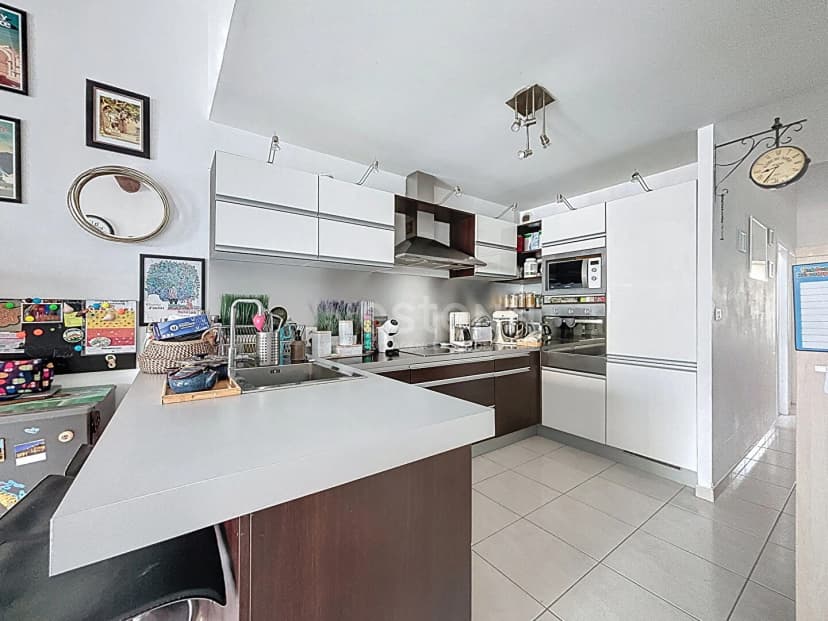 thumbnail of estate's photo