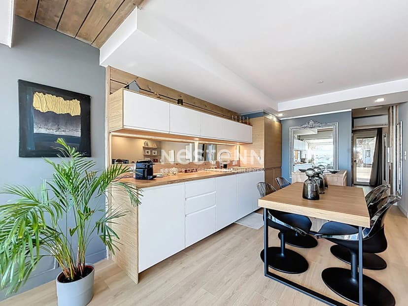 thumbnail of estate's photo