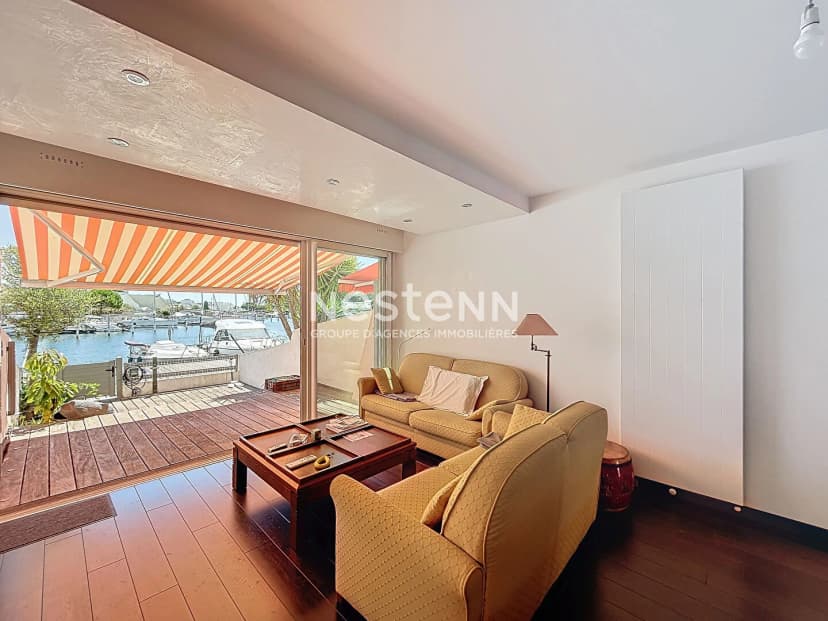 thumbnail of estate's photo