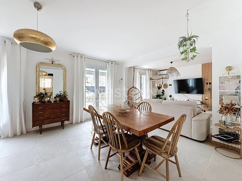 thumbnail of estate's photo