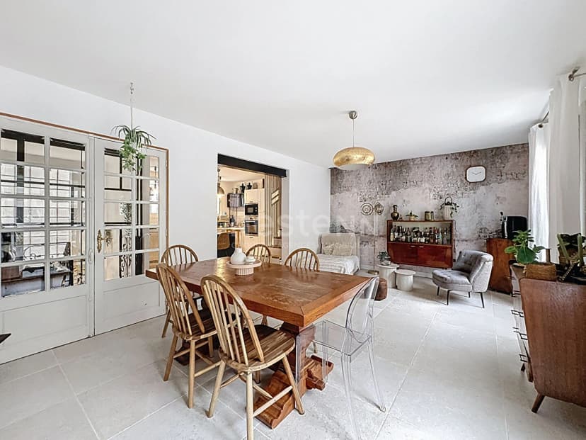 thumbnail of estate's photo