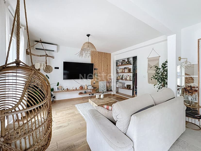 thumbnail of estate's photo