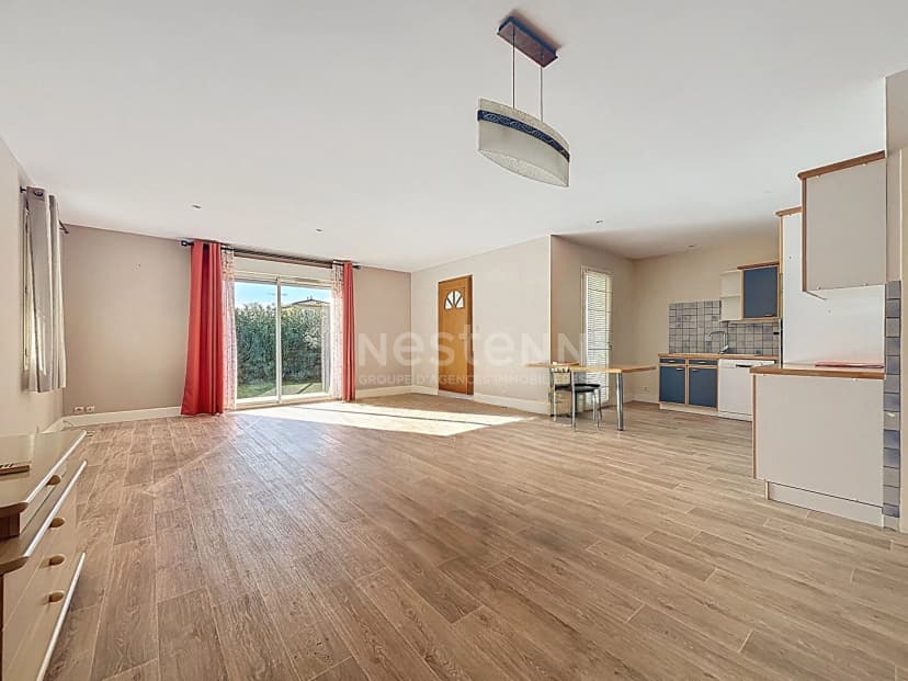 thumbnail of estate's photo