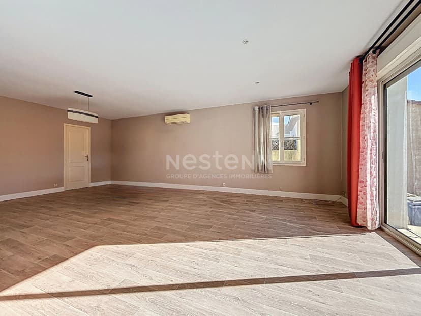 thumbnail of estate's photo