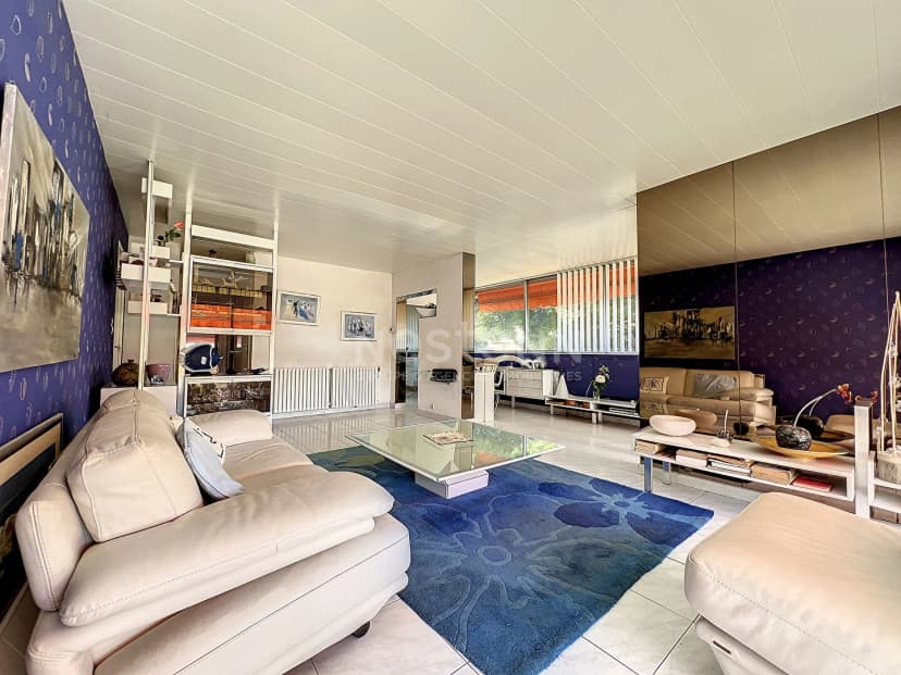 thumbnail of estate's photo