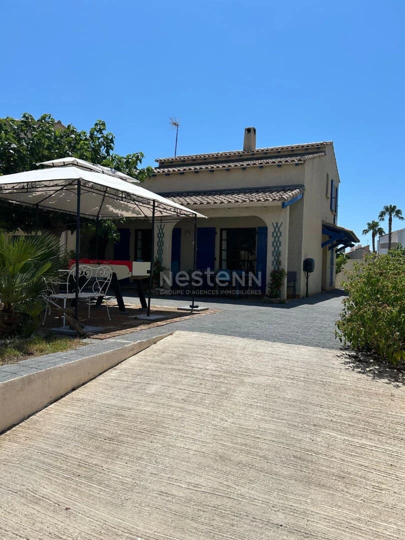 thumbnail of estate's photo