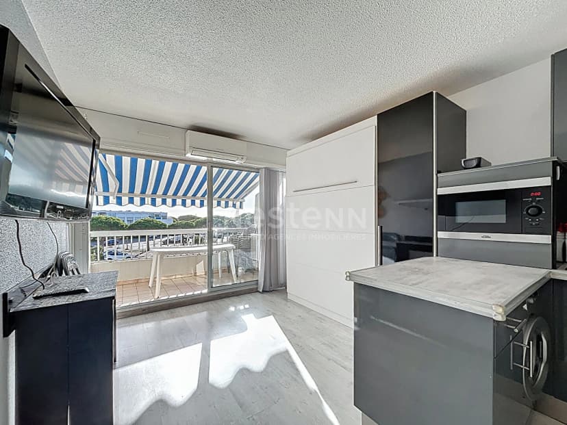 thumbnail of estate's photo