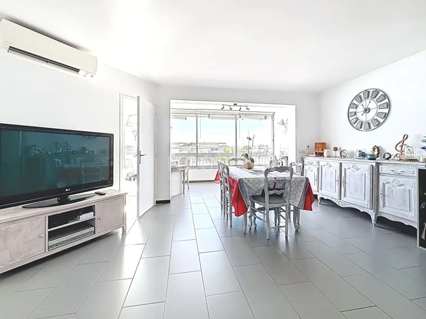 thumbnail of estate's photo