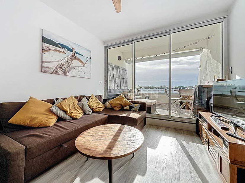 thumbnail of estate's photo