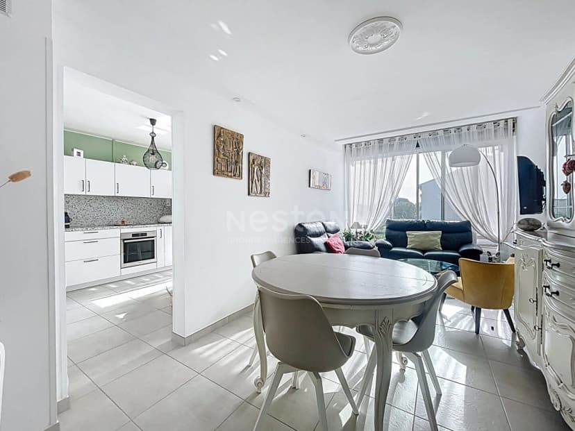 thumbnail of estate's photo