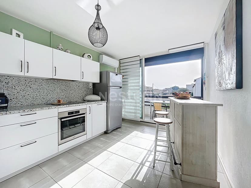 thumbnail of estate's photo