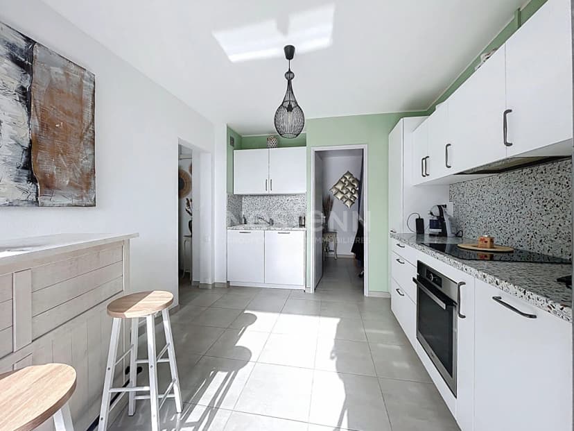 thumbnail of estate's photo