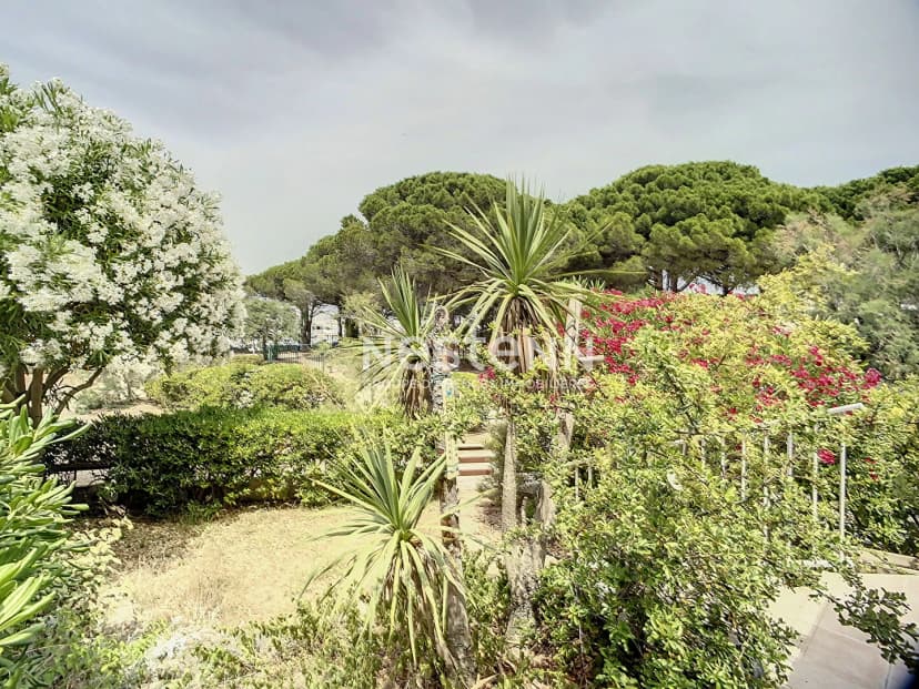 thumbnail of estate's photo