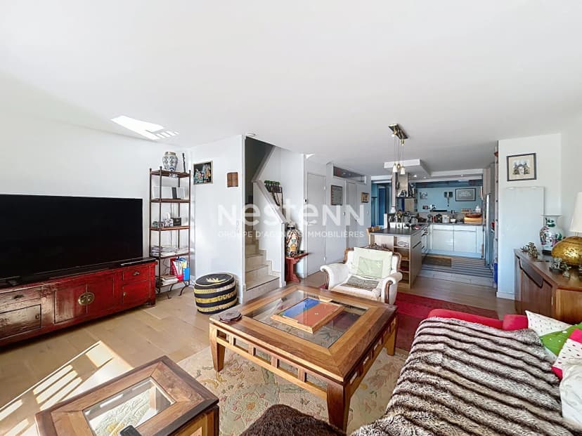 thumbnail of estate's photo