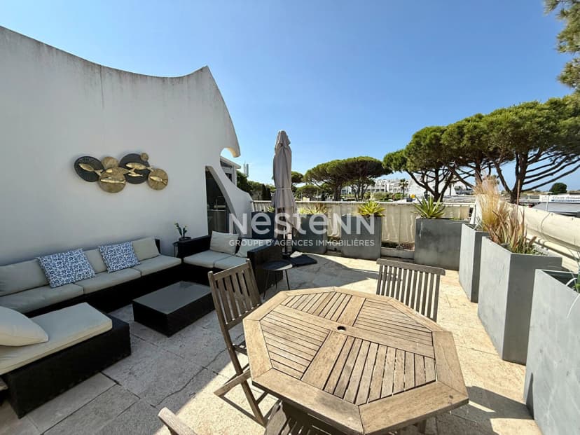 thumbnail of estate's photo