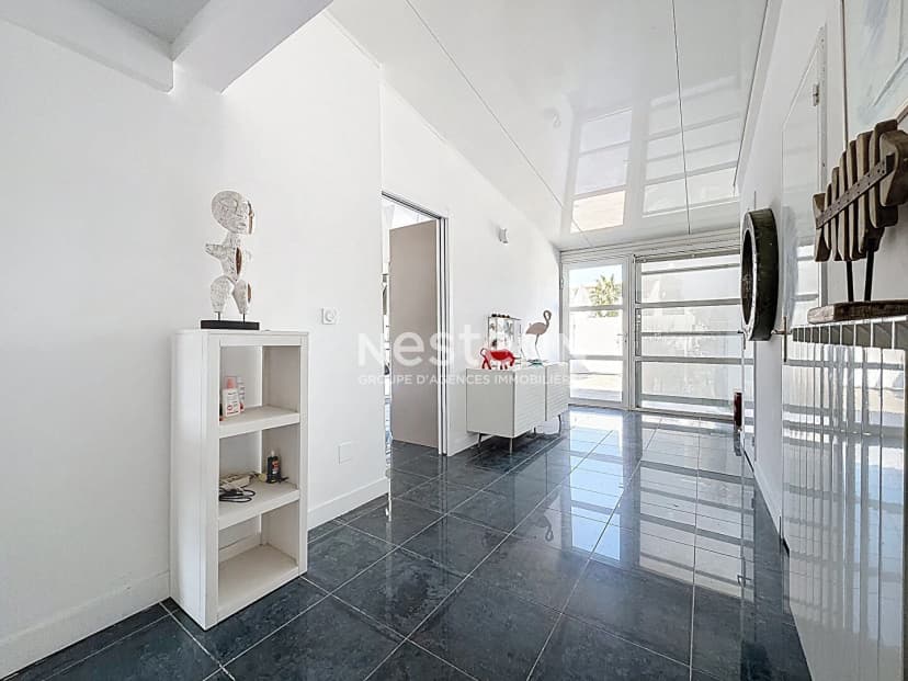 thumbnail of estate's photo