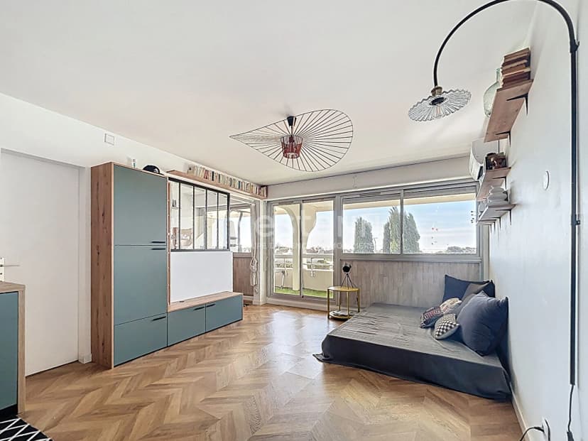 thumbnail of estate's photo