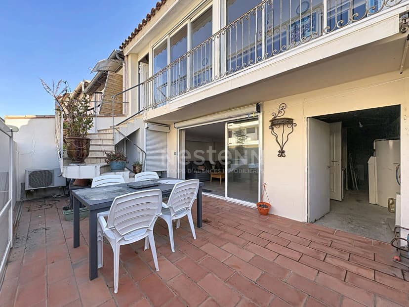 thumbnail of estate's photo