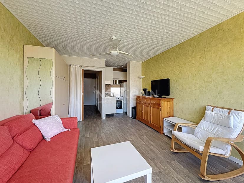 thumbnail of estate's photo