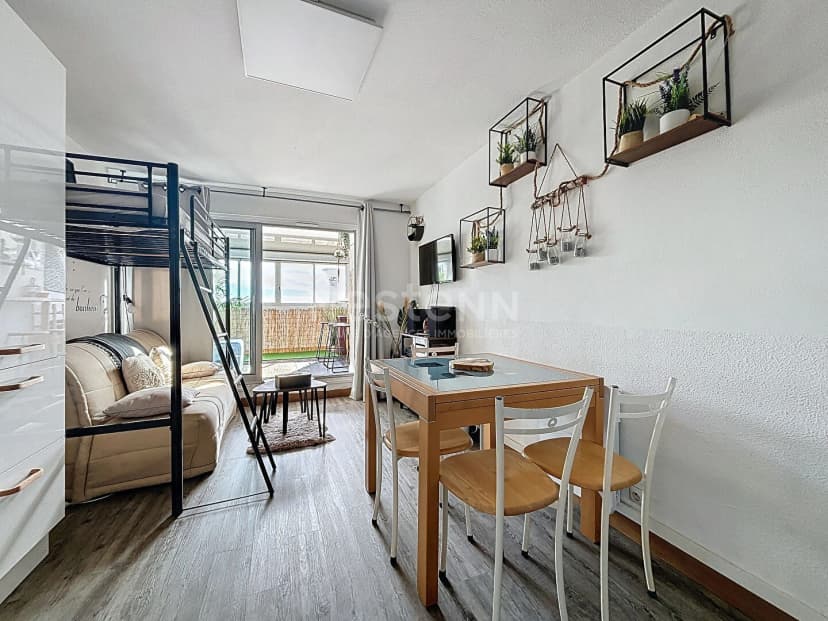 thumbnail of estate's photo