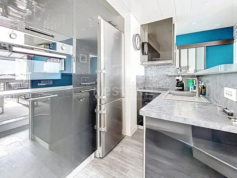 thumbnail of estate's photo