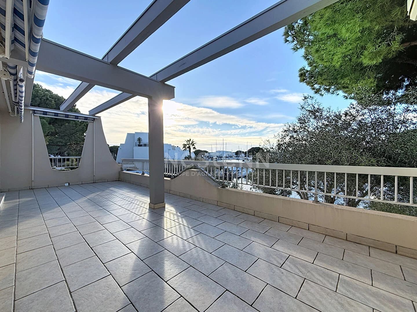 photo estate n°726000